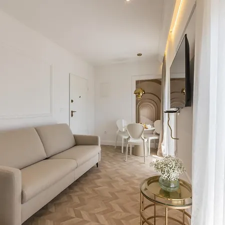 Apartment Seafront Luxury Kate, With Balcony *